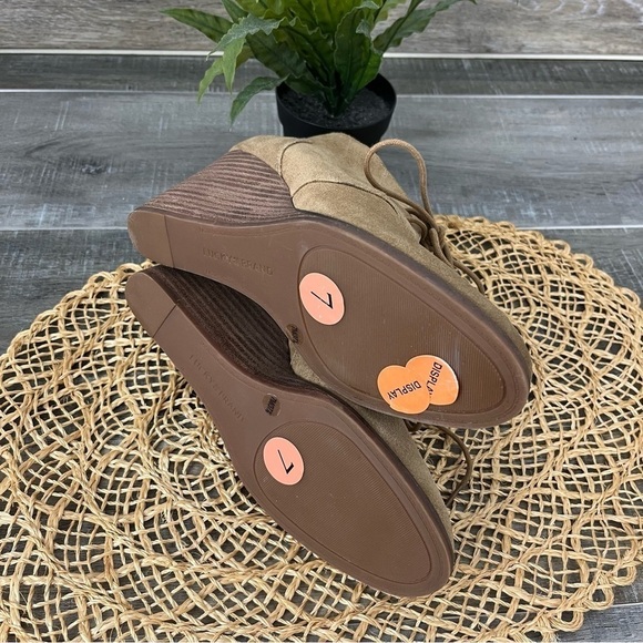 LUCKY Shylow Beige Wedge Zippered Ankle Boot Size 7 - Picture 12 of 13